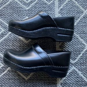 [Dansko]• leather clogs